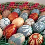 New DIY idea for coloring Easter eggs