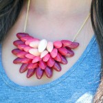 What gift to make on mother days: simple necklace