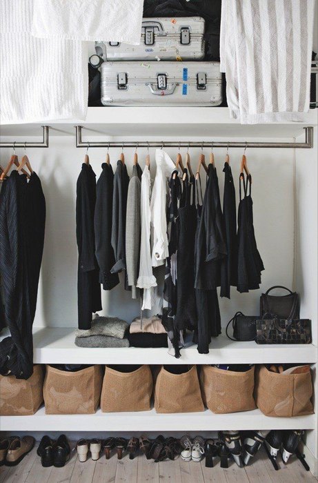 Make a mini wardrobe in a niche