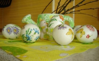 Easter eggs in decoupage technique
