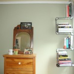 How to DIY closet shelves of metal pipes with their hands